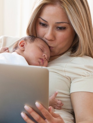Helpful advice on the most important breastfeeding and newborn care topics.
